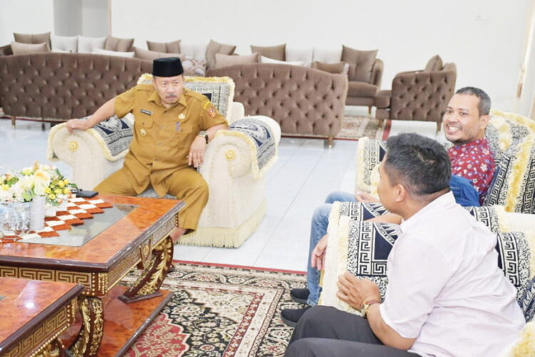 Audiensi dengan Bupati Agam, UMSB Minta Dukungan Penyediaan Calon Mahasiswa Baru 1 AUDIENSI— Pihak dari kampus UMSB melakukan audiensi dengan Bupati Agam terkait penyedian calon mahasiswa baru untuk program non regular tahun akademik 2023/2024.