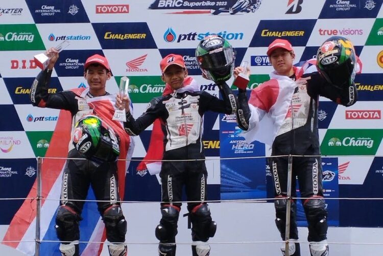 Membanggakan, Pebalap Astra Honda Pastikan Juara Thailand Talent Cup 2023 1 JUARA—Pebalap binaan PT Astra Honda Motor (AHM) Decksa Almer Alfarezel meraih juara di ajang balap Honda Thailand Talent Cup (TTC) 2023.
