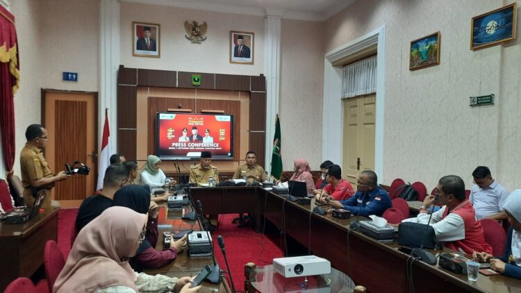 Digelar 8 hingga 10 September, Wapres RI Bakal Buka Minangkabau Halal Festival 2023 1 PERS CONFERENCE—Gubernur Sumbar, Mahyeldi Ansharullah saat pers conference di Istana Gubernuran, Senin (4/9).