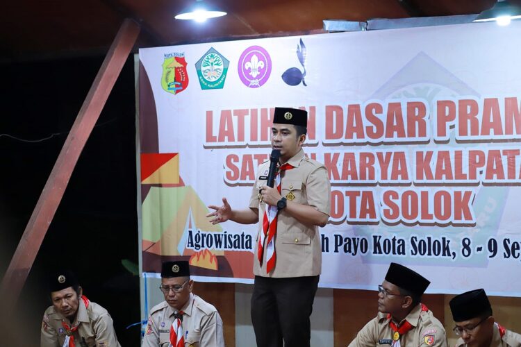 Wawako Buka Giat Latihan Dasar SAK Kalpataru 1 Wawako beriksan kata sambutan saat buka Giat Latihan Dasar SAK Kalpataru