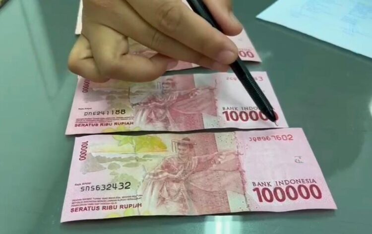 Viral Uang Mutilasi Rp 100 Ribu, BI Minta Masyarakat Hati-hati dan Jangan Rusak Rupiah 1 DUIT SETENGAH ASLI- Viral beredar duit mutilasi yang kabarnya setengah duit asli dan setengah palsu.