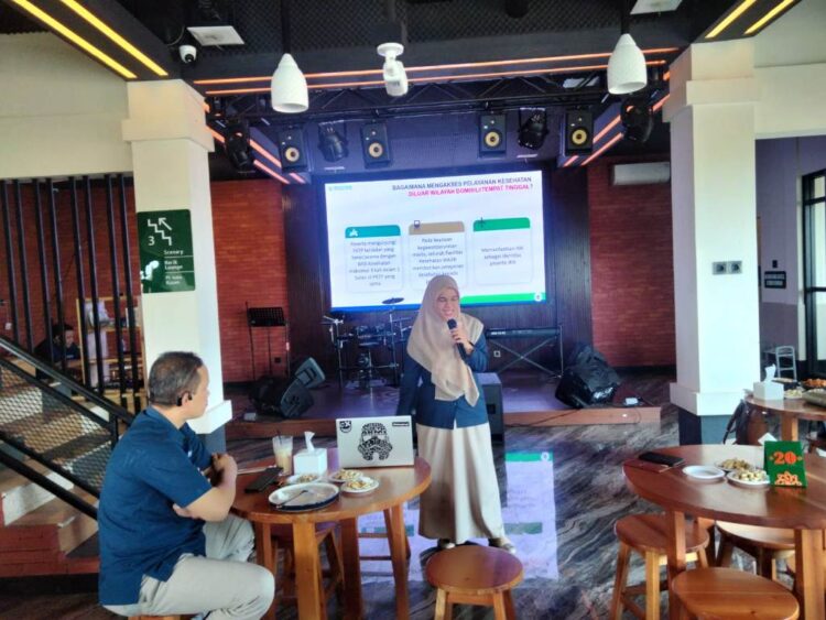 ODGJ Bisa Dapat Pelayanan Medis dengan Memakai BPJS Kesehatan 1 MENYAMPAIKAN—Kepala BPJS Kesehatan Cabang Padang, Yessy Rahimi saat bertemu sejumlah awak media.