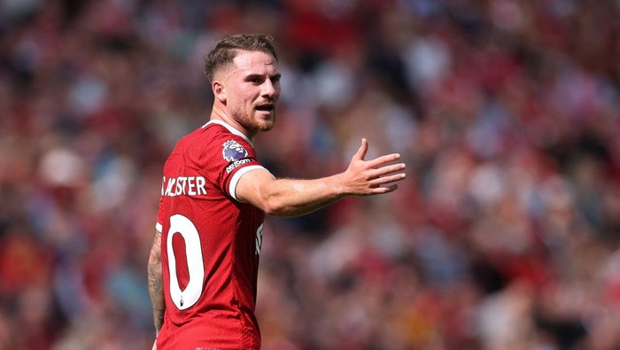 Liverpool Fokus ke Tengah, Lupa Belakangnya Rawan 1 GELANDANG— Liverpool membeli empat gelandang di bursa transfer musim panas ini, termasuk Alexis Mac Allister.