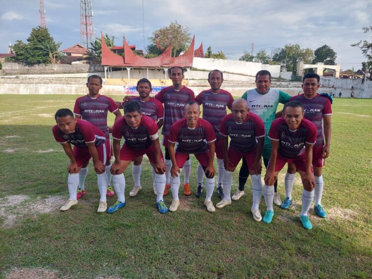 Tim Kecamatan Sungayang pose sebelum bertanding. (chandra antoni)