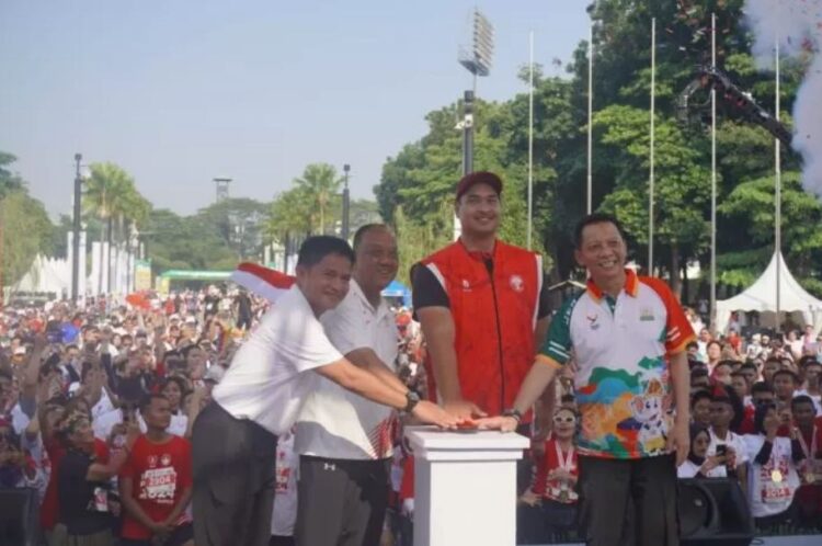 HITUNG MUNDUR— Countdown PON XXI Aceh-Sumut resmi dilakukan Menpora Dito Ariotedjo, Minggu (17/9).