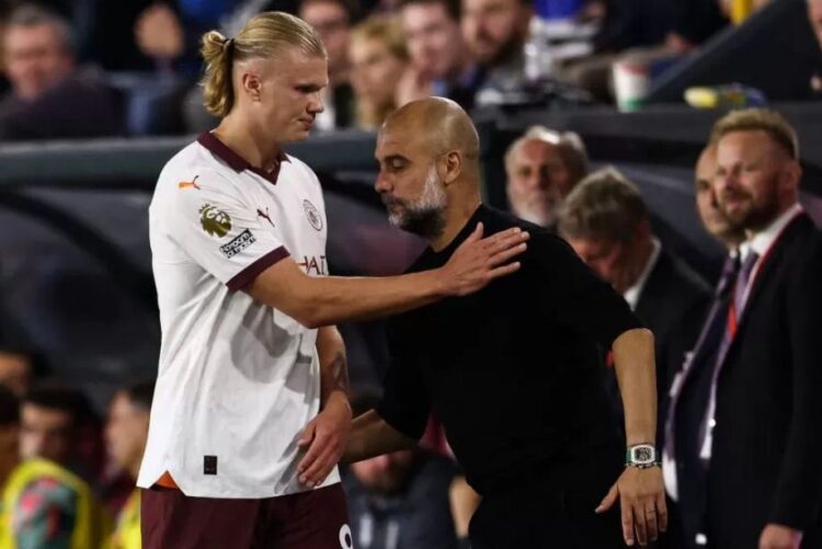 Pep Guardiola dan Erling Haaland Didapuk Sebagai Terbaik, Motivasi Tambahan Manchester City Setelah 1 APRESIASI— Erling Haaland saat akan keluar lapangan dan mendapatkan apresiasi dari pelatih Pep Guardiola.