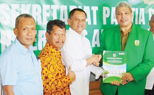 Insannul Kamil Mendaftar, Peta Pemilihan Rektor Unand “Bergetar” 1 PENDAFTARAN— Ir. Insannul Kamil, Ph.D, IPM, ASEAN Eng mendaftar sebagai calon Rektor Unand periode 2023-2028, ke Panitia Pemilihan Rektor, Senin (18/9) sekitar pukul 11.00 Wib.