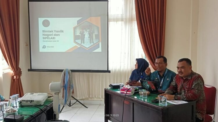 BIMTEK— Kecamatan Koto VII mengadakan kegiatan Bimbingan Teknis Pelayanan Publik Nagari,  bertempat di ruang pertemuan Kantor Camat Koto VII, Kabupaten Sijunjung, Kamis (31/8).