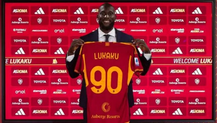 Resmi! Romelu Lukaku Reuni dengan Mourinho, Berstatus Pinjaman di AS Roma 1 RESMI— Romelu Lukaku resmi bergabung dengan AS Roma dengan status pinjaman selama satu musim dari Chelsea, Kamis (31/8). Dengan begini, ia akan bereuni dengan Jose Mourinho.