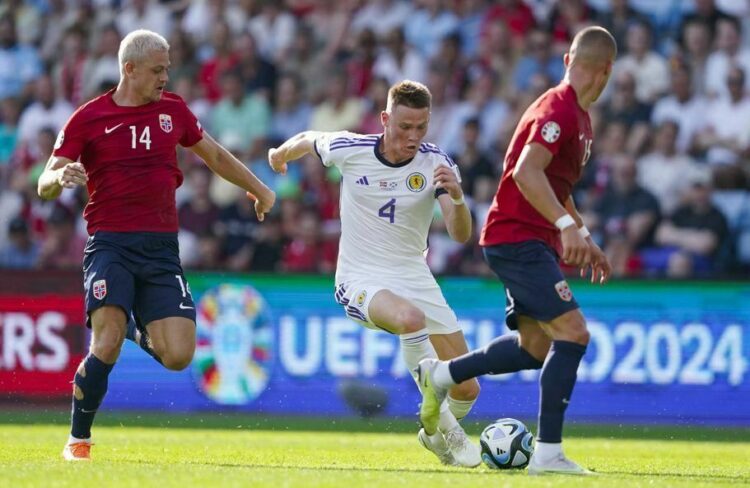 Pembuktian Scott McTominay Jadi Top Scorer Kualifikasi Euro 2024 1 Scott McTominay (tengah) saat tampil bersama Skotlandia menghadapi Ciprus.