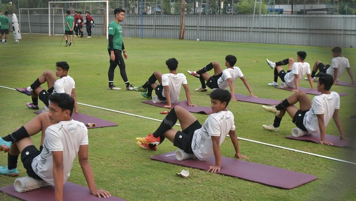 Timnas Indonesia U-17 akan Lakoni Enam Kali Uji Coba di Jerman 1 LATIHAN— Timnas U-17 menggelar latihan persiapkan untuk Piala Dunia U-17 November mendatang di Indonesia.
