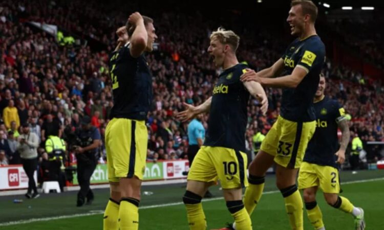 Newcastle Ngamuk di Stadion Bramall Lane, Sheffield United Dibantai 8-0 1 MENANG— Newcastle berhasil menang atas tuan rumah Sheffield United 0-8 dalam lanjutan Liga Inggris.