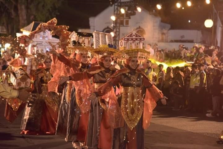 SISSCa 2023, Promosikan Songket dan Berdayakan UMKM 1 SISSCA 2023 MERIAH— Pembukaan Festival SiSSCA Sawahlunto berlangsung meriah, dan digelar malam hari mulai dari Pasar Sawahlunto sampai ke Lapangan Segitiga Sawahlunto.