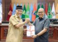 Gubernur Sampaikan Nota Keuangan dan Ranperda APBD Tahun 2024 11 Gubernur Sampaikan Nota Keuangan dan Ranperda APBD Tahun 2024