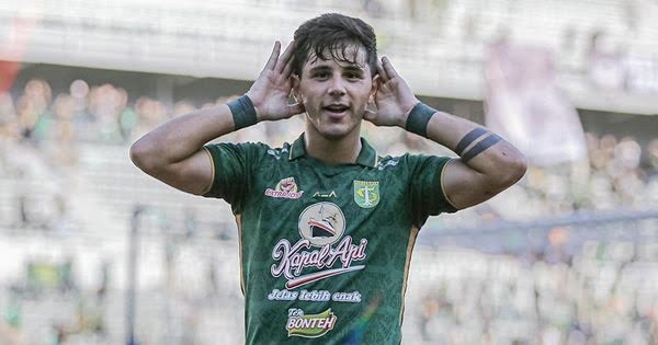 Salah satu pertandingan yang dimainkan usai pembukaan.