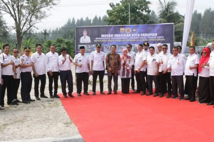 108 Inovasi, Dua Unggulan, Pemko Pariaman Masuk 10 Besar IGA Tahun 2023 1 INOVASI UNGGULAN— Tim penilai pusat IGA 2023 yang diketuai Agus Eko Nugroho berfoto bersama usai melakukan penilaian terhadap inovasi di Pemko Pariaman.