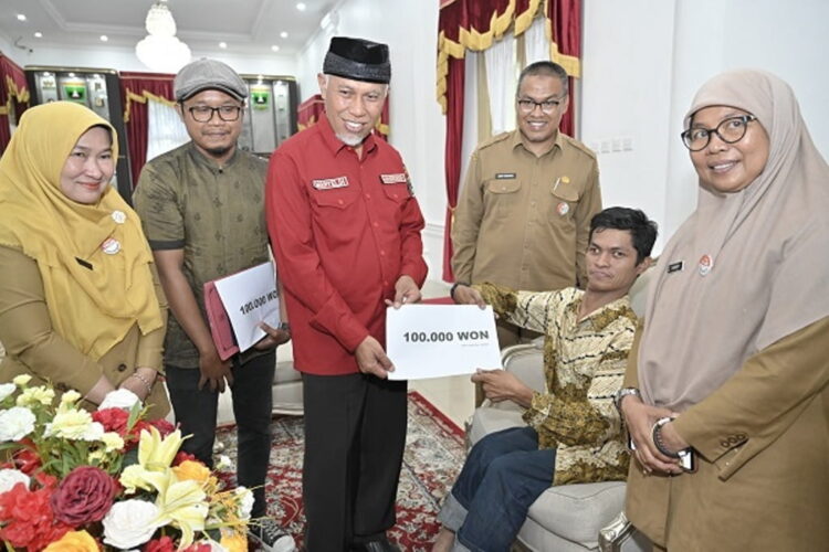 DIUTUS KE KORSEL— Penyandang disabilitas asal Sumbar diutus belajar dan magang ke Korea Selatan usai menang dalam kompetisi digital yang diadakan Kemenkominfo.