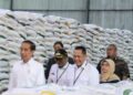 Tinjau Persediaan Beras, Jokowi Kunjungi Gudang Bulog Baru 10 Tinjau Persediaan Beras, Jokowi Kunjungi Gudang Bulog Baru