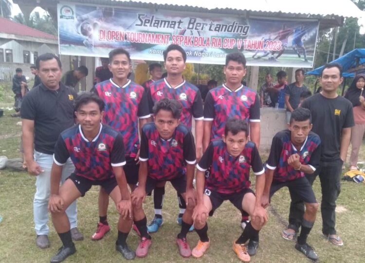 SUPORT— Bakri Maulana Ikut Suport Sepakbolaria Cup V Kampung