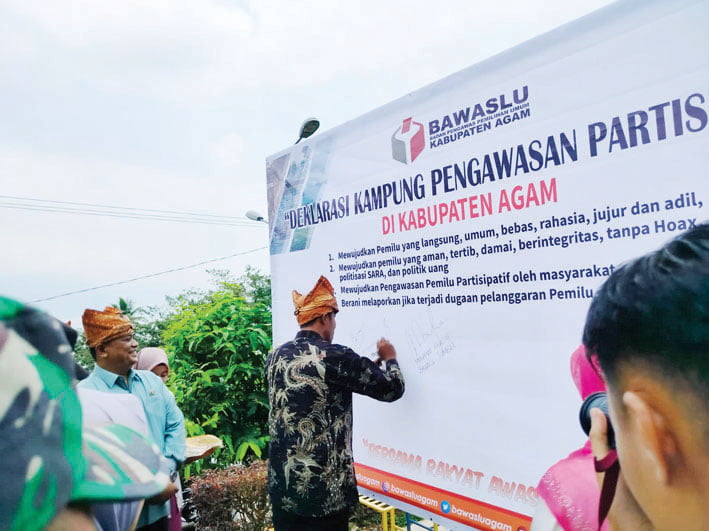 Bertempat di Rumah Kelahiran Buya Hamka, Bawaslu Agam Deklarasi Kampung Pengawasan Partisipatif 1 DEKLARASI— Bawaslu Kabupaten Agam mendeklarasikan Kampung Pengawasan Partisipatif di rumah kelahiran Buya Hamka di Nagari Sungai Batang, Kecamatan Tanjung Raya pada Kamis (12/10).