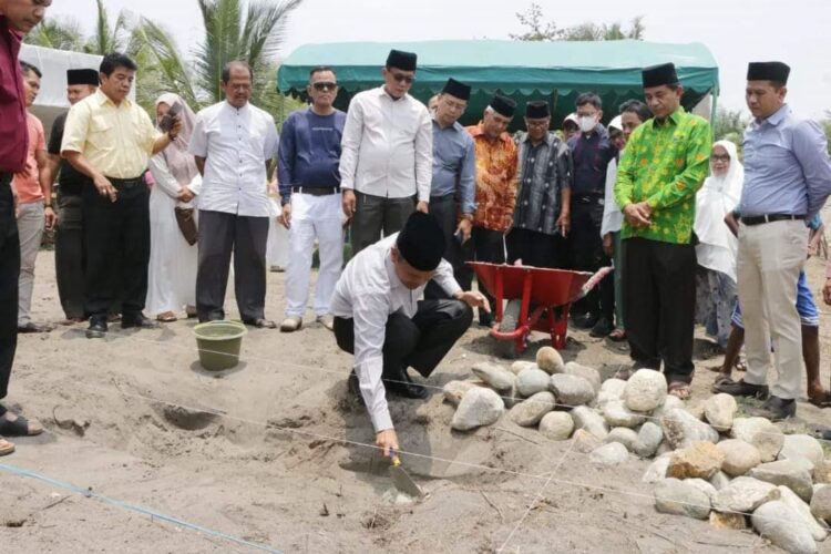 Mushalla Nur Hidayat di Muaro Pasir Sanur Mulai Dibangun 1 Beramal Membangun Masjid