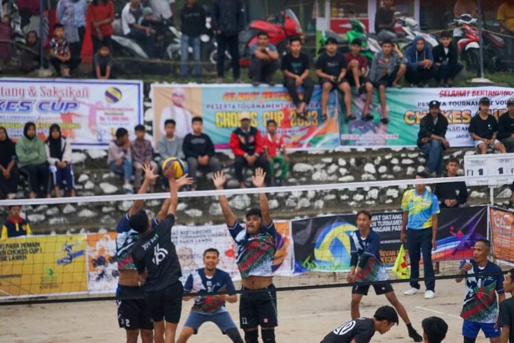 volly Chokes Cup 2023 --Turnamen bola volly Chokes Cup 2023 Seri 1 Nagari Pasie Laweh Kecamatan Sungai Tarab, Sabtu (21/10) di lapangan Galodo.