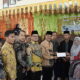 Bupati serahkan beasiswa dari baznas Lima Puluh Kota