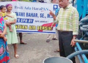 Asnawi Bahar Salurkan Air Bersih untuk Warga Panggalangan Muaro Padang