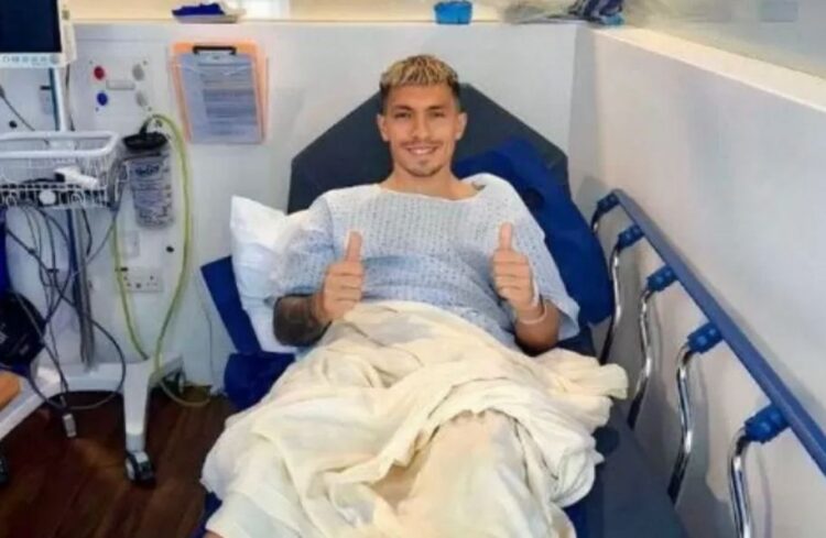 USAI OPERASI— Lisandro Martinez menuturkan kondisi kebugarannya usai menjalani operasi metatarsal.