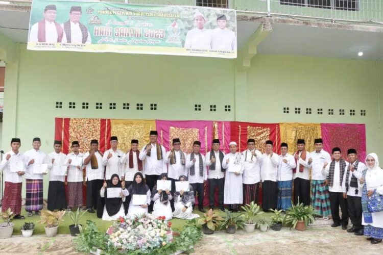 Ponpes Nurul Yaqin Darussalam Gelar Peringatan Hari Santri 1 PERINGATAN HARI SANTRI— Pj Wali Kota Pariaman Roberia saat menghadiri peringatan Hari Santri Nasional di Ponpes Nurul Yaqin Darussalam.