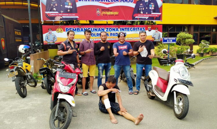 Embat 2 Motor, Residivis Narkoba Ditembak 1 CURI MOTOR— Pelaku Vicky (40) yang terlibat kasus pencurian sepeda motor ditangkap jajaran Polresta Padang.