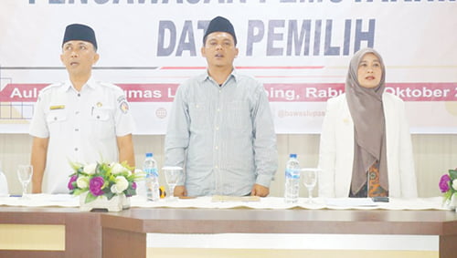 RAPAT KOORDINASI— Bawaslu Pasaman menggelar rapat koordinasi pengawasan pemutakhiran data pemilih, Kamis (12/10).