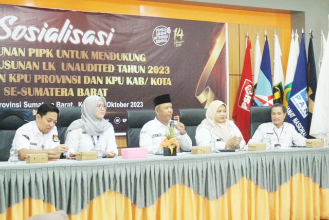 KPU Sosialisasikan Penyusunan PIPK Tahun 2023 1 SOSIALISASI— KPU Sumbar menggelar sosialisasi penyususunan PIPK tahun 2023 di Aula KPU Sumbar, Kamis (12/10).