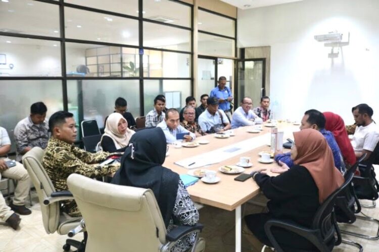 Diskominfo Sijunjung Bersama Puluhan Wartawan, Studi Banding ke Pemkot Bandung Jawa Barat 1 STUDI BANDING— Diskominfo Sijunjung bersama puluhan wartawan saat terima Pemkot Bandung.