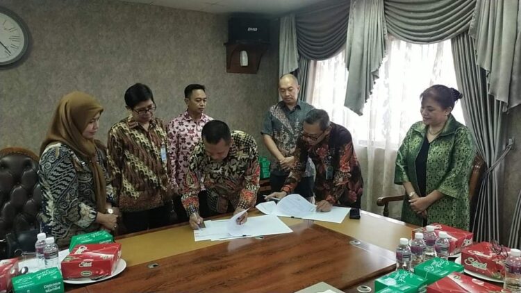 Entaskan Kemiskinan dan Siapkan SDM, Wako Genius Umar Teken MoU dengan Kemenaker 1 TEKEN MOU— Wali Kota Pariaman H Genius Umar teken Memorandum of Understanding (MoU) dengan Kementerian Tenaga Kerja Republik Indonesia (Kemnaker RI).