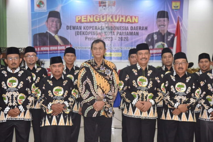 PENGUKUHAN— Wawako Mardison Mahyuddin  dikukuhkan sebagai Ketua Dekopinda Kota Pariaman.