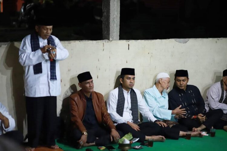 Perkenalkan Nilai Adat dan Budaya Daerah, Ramadhani: Pidato Adat Miliki Peranan Penting 1 PIDATO—Terlihat salahseorang pelaku adat sampaikan pidatonya saat pertemuan kemarin.