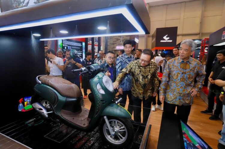 Rilis New Honda Scoopy, AHM Beri Garansi Rangka 5 Tahun 1 NEW SCOOPY— AHM merilis New Honda Scoopy yang kini hadir dengan warna dan striping baru dengan garansi rangka selama 5 tahun.