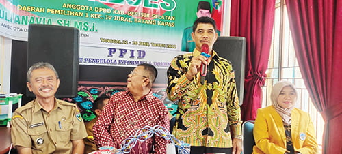 RESES— Julianavia saat menggelar reses di daerah pemilihannya.