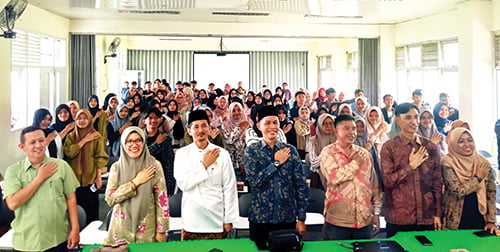 KPU Gelar Nobar di Kampus Unand Payakumbuh, Generasi Z dan Y Tentukan Pilihan, Jangan Golput 1 NONTON BARENG— KPU Kota Payakumbuh menggelar nobar “Kejarlah Mimpi” bersama mahasiswa Unand Kampus Payakumbuh, di aula lantai III Kampus Fakultas Ekonomi Unand Payakumbuh, Sabtu (28/10).