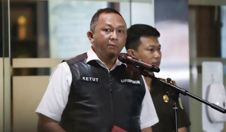 TANGGAPI—Kapuspenkum Kejaksaan Agung Ketut Sumedana memberikan tanggapan soal kasus kopi sianida.