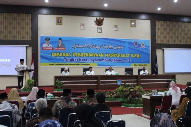 Ketua LPM Kota Payakumbuh YB. Dt Parmato Alam saat memberikan sambutan