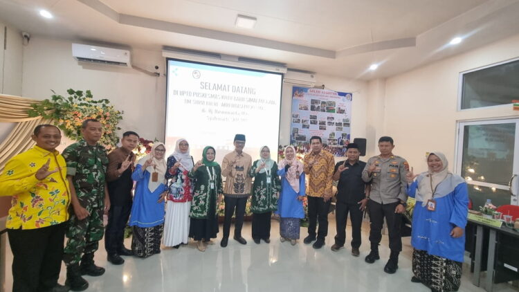 WORKSHOP— Bupati bersama kader PKK dan petugas kesehatan dalam kegiatan workshop penurunan stunting.