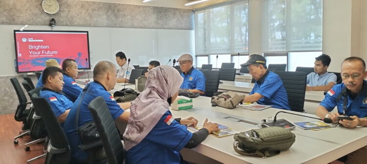 PWI Sawahlunto Kunjungi PPSDM Minerba dan UMKM Selapak 1 KUNJUNGAN— Sejumlah wartawan yang tergabung dalam PWI Kota Sawahlunto mengunjungi PPSDM dan Selapak di Kota Bandung, Provinsi Jawa Barat, beberapa waktu lalu.