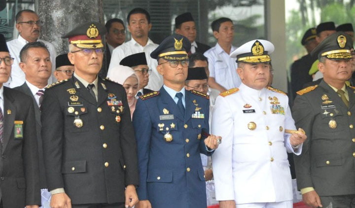 Kenang Pengkhianatan GS/30 PKI, Lantamal II Gelar Upacara Kesaktian Pancasila 1 UPACARA KESAKTIAN PANCASILA— Danlantamal II Laksamana Pertama TNI Benny Febri.M.M.,M.Tr.Opsla, saat mengikuti upacara peringatan Hari Kesaktian Pancasila, di halaman kantor gubernur, Minggu (1/10).
