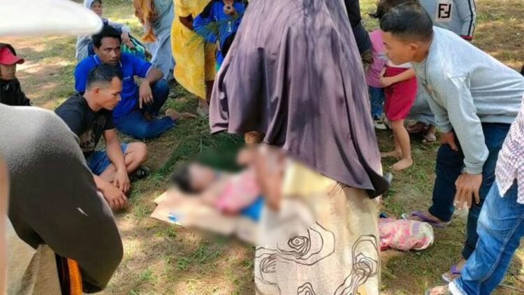 TEWAS TENGGELAM— Bocah 9 tahun yang tenggelam di Pantai Pasir Jambak, ditemukan meninggal dunia terdampar di Pantai Ketaping, Padangpariaman.