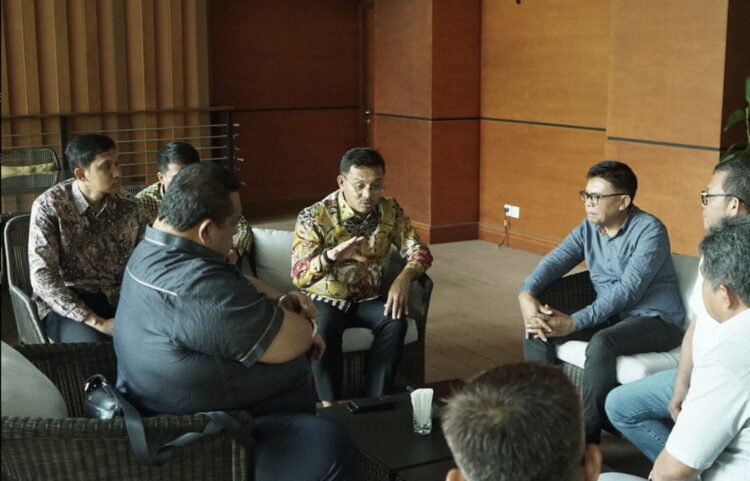 ARAHAN—Bupati Solok Selatan H. Khairunas bersama dengan jajaran menemui langsung direksi PT Kencana Sawit Indonesia (KSI).