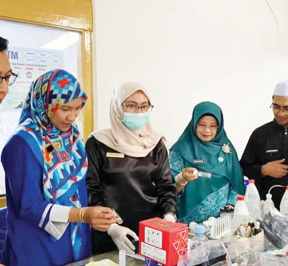 Pemko Bukittinggi Survei Kualitas AirMinum Identifikasi Risiko 1 SURVEI KUALITAS AIR— Pemerintah Kota Bukittinggi melalui Dinas Kesehatan melaksanakan Survei Kualitas Air Minum Rumah Tangga (SKAMRT) untuk mengetahui dan pengelolaan resiko keamanan bagi konsumen.