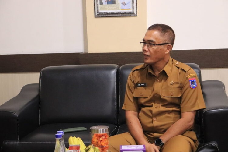 KETERANGAN PERS—Sekdako Payakumbuh Rida Ananda saat memberi keterangan pers tentang Dana Instensif Fiskal dari Kemenkeu.