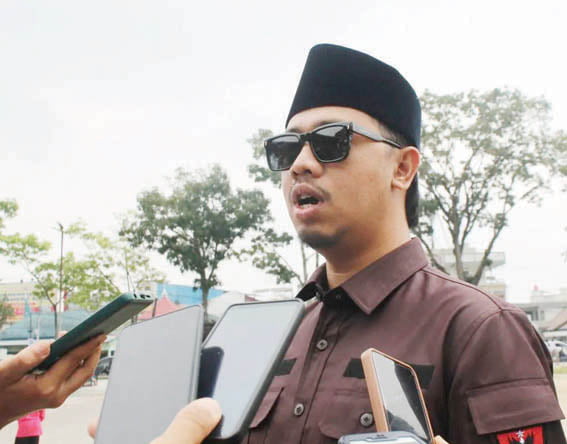 Pemko Bukittinggi Dorong Ekspor Produk UMKM Melalui Halal House 1 PRODUK HALAL— Wako Erman Safar mendorong ekspor produk halal Usaha mikro kecil dan menengah (UMKM) yang ada di daerah setempat melalui program Halal Hub atau Halal House yang sudah dirilis sejak
setahun terakhir.